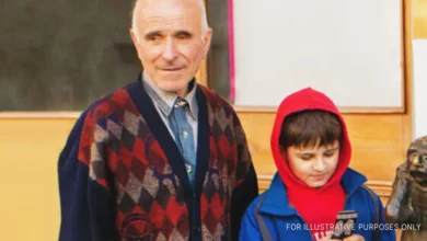 Photo of On Father’s Day, a boy from a rich family arrives at school with a poor 64-year-old man – Story of the day