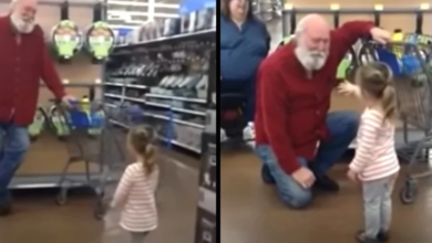 Photo of Toddler thinks man pushing cart is Santa and his reaction melts the internet’s heart