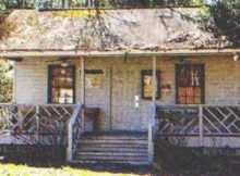 Photo of Poor Old Man Never Lets Anyone into His House, Neighbor Steps inside after His Death