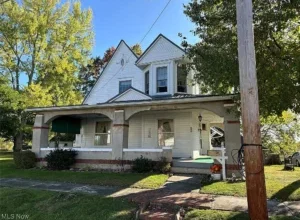 Photo of Beautiful Victorian Home owned by the same family since 1916!