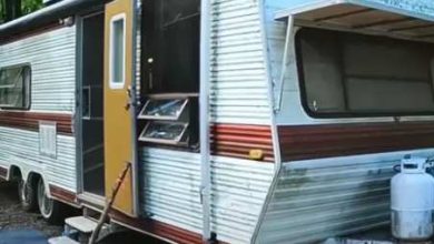 Photo of Homeless Lady Given Free “Ugly” Abandoned Trailer, But Wait Till You See What She Made Of It