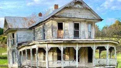 Photo of This house looked like it was about to fall into itself until one family stepped in