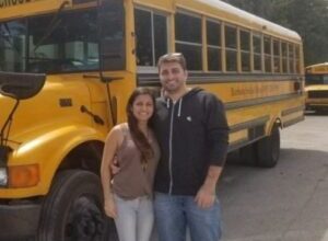 Photo of “From an Old Wreck To a Comfortable Home”: An American Couple Converted an Old Bus Into a Motor Home!