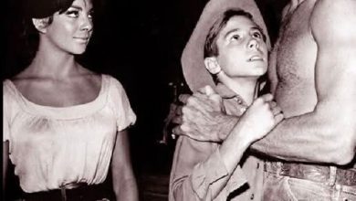 Photo of Look closer, this Scene from the Rifleman is not edited and it confirms what we all suspected…