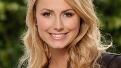 Photo of Stacy Keibler Is Aging Like Fine Wine: Fans Can’t Stop Praising Her “Perfect Balance” as a Mom of 3!