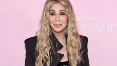 Photo of Cher, 79, Rocks Deconstructed Naked Dress at Grammys – Internet Explodes Over This Bold AF Look! (Direct event tie-in + explosive reaction + bold energy.)