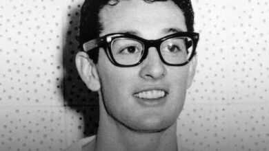 Photo of A Coin Toss Backstage Changed Rock ‘n’ Roll Forever. The Tragic Night That Killed 3 Legends.