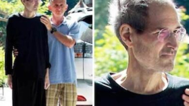 Photo of “Poignant Last Photo: Steve Jobs Walking Weak and Thin Outside His Home Just Weeks After Resigning as Apple CEO”