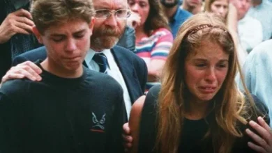 Photo of She Cried at Her Parents’ Funeral… But She Was the One Who Ordered Their Murder