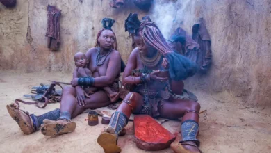 Photo of Himba Women Never Bathe With Water – They Use Smoke Baths Instead (And Smell Amazing)