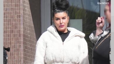 Photo of Woman Claims Severe Anxiety Kept Her Housebound – Then Gets Caught Surfing and Zip-Lining in Mexico