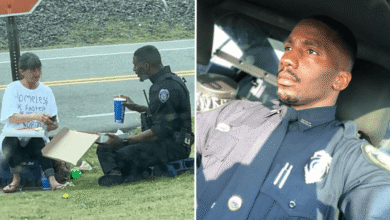 Photo of Officer Turns Around For Homeless Woman’s Shirt Message — Their Conversation Went Viral