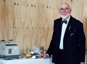 Photo of “Hairdresser Creates Miracle Material That Withstands 10,000°C – Takes Secret to the Grave”