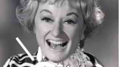 Photo of “She Was a Broke Mother of Five – Then Phyllis Diller Took the Stage and Changed Comedy History”