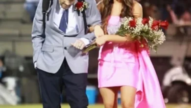 Photo of “He Could Barely Walk, But This Dad Refused a Golf Cart and Walked His Daughter 50 Yards to Her Homecoming Crown”