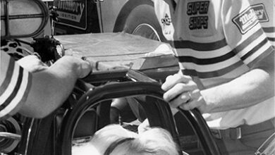 Photo of “She Walked Across the Pit Lane With a Burned Piston While Her Husband Had Given Up — Then Came the First 4-Second Pass in History”