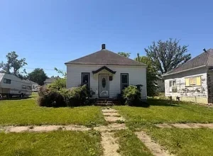 Photo of $15,000 for a 2-Bedroom Home in Shenandoah, Iowa – Affordable Fixer-Upper With Public Sewer and a 6,600-Square-Foot Lot